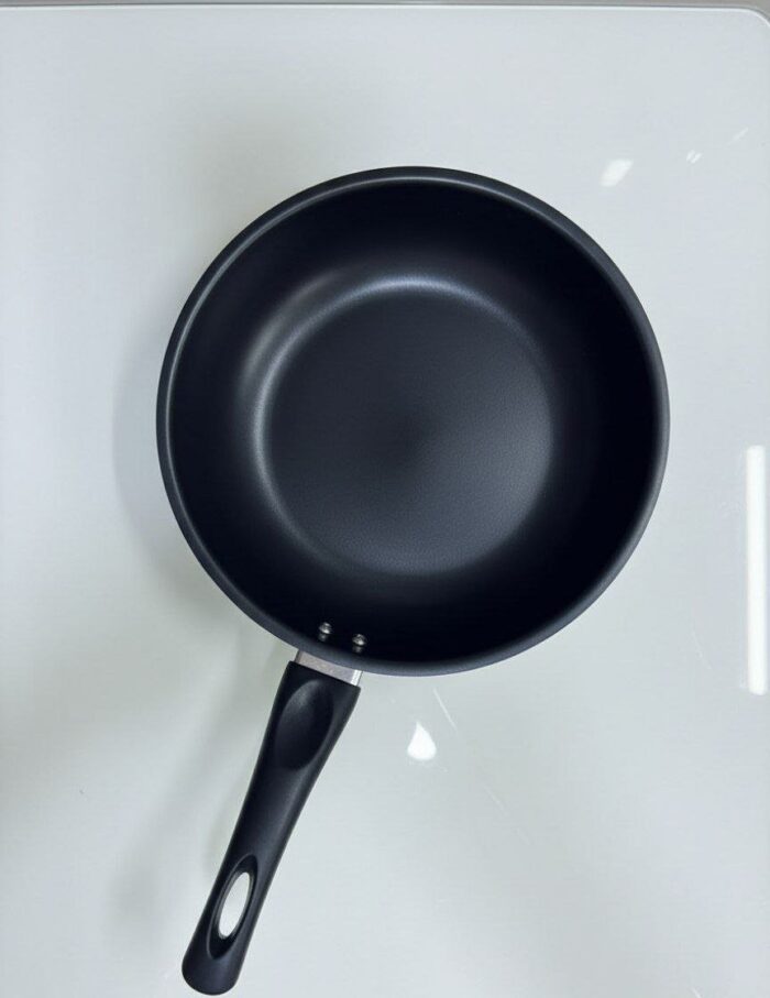 Heavy 22cm Non-stick Flat Frying Pan - Image 1